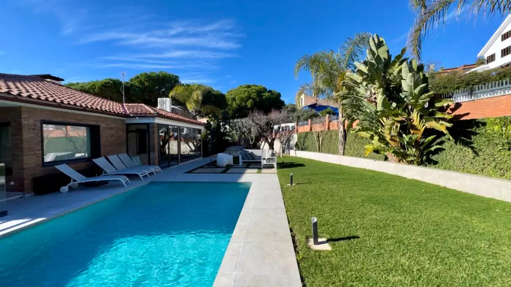 villa de lujo con piscina en venta en Alella
